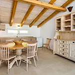 Rodon House فندق يميناريا