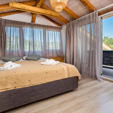 Rodon House Hotell 3*